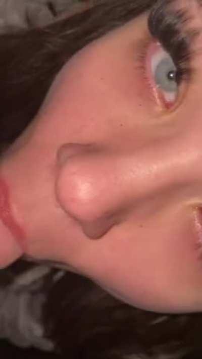 she’s so pretty when she sucks 😅