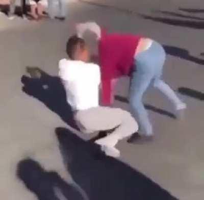 short girl was throwing hands 😳