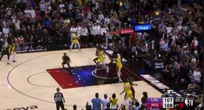 [Highlight] LeBron sets up a WIDE OPEN Cam Reddish for the win!