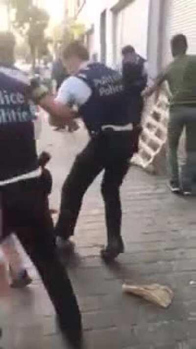 These cops get beaten while they try to arrest someone, this happened in Belgium. This makes me just so angry.