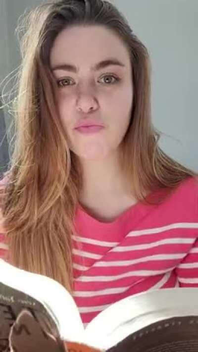 POV: I'm having trouble focusing on my book.