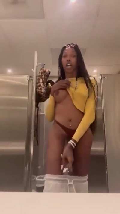 Frl being caught by someone and nuttin on them gotta be sum sensational freaky shi 🥵😈