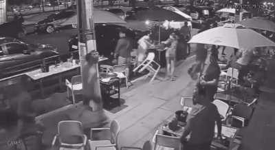 The customers of a bar in the south of Recife thought there was a looting, when in fact it was people from crossfit running down the street.