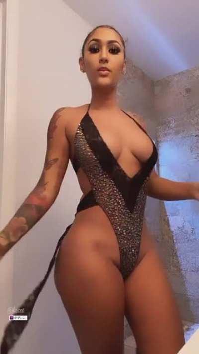 Cleavage is that piece is incredible