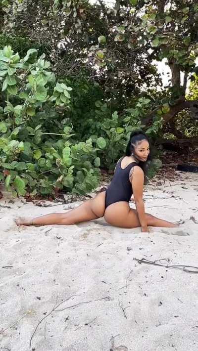 Shenseea showing ass on the beach