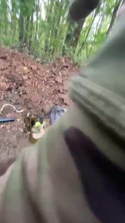 Ukrainian soldier firing RPG at close range target. Same soldier that tied grenades and bullets to his HEAT rocket (music from source)