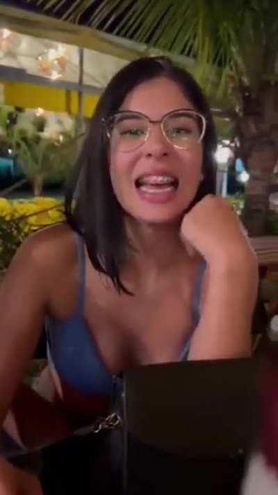 Sextou porra, bora beijar muito na boca!