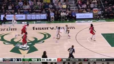 [Highlight] Jevon Carter gets the steal and pulls up in transition for 3