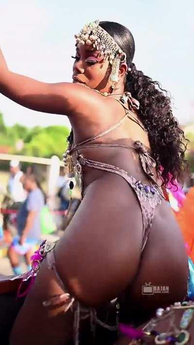 @kravetheband dat is it 🇯🇲 @xoduscarnival