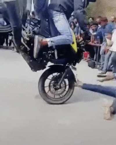 WCGW Trusting your biker buddy