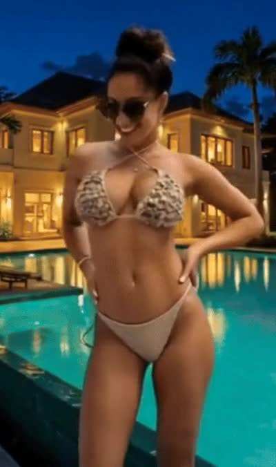 ✨ Redditor #22 - Millionaire David was transformed ✨ into his dream trophy-wife Dominika! 🔮