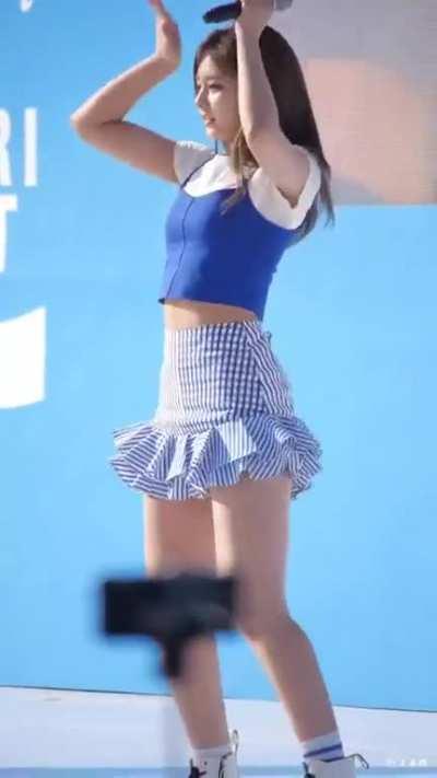 170514 - Tzuyu TT body roll