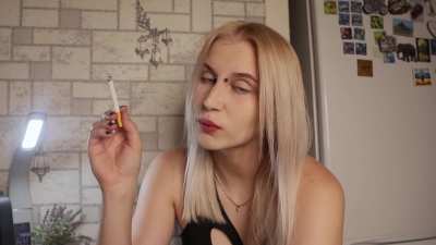 everything stinks of tobacco