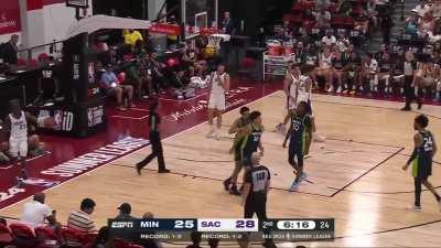 [Highlight] Minnesota Timberwolves guard DJ Carton with the poster slam