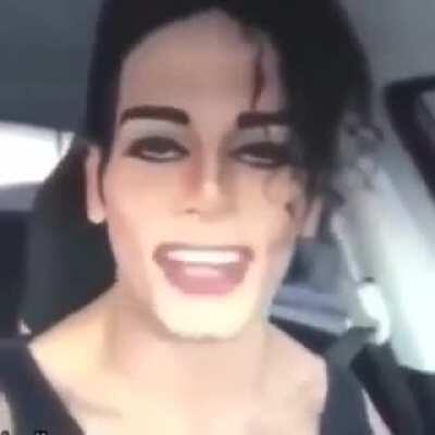 Não é inovador.. mas ainda sim mto engraçado!