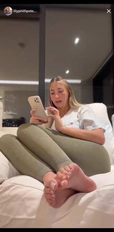 lilyphillipstokky (sole scrunches)