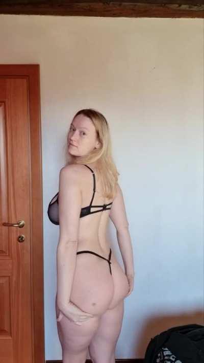 Watch me get dressed/day5/total black