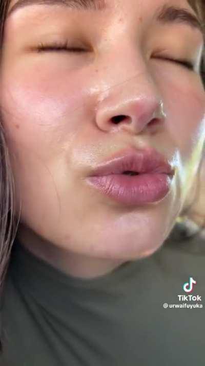 This is so uncomfortable… 😖😖