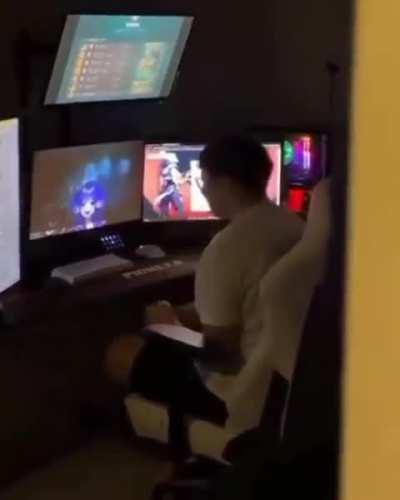 Drake the type of niqa to watch whatever the fuck this is on New Year's Eve