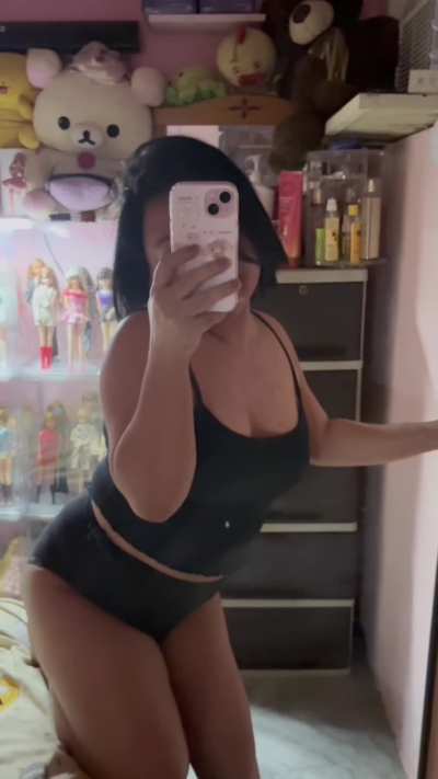 Do i look hot in black?