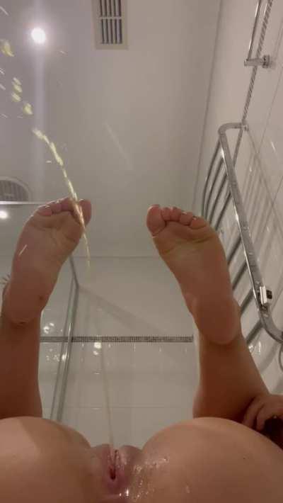 Who wants to catch my yummy pies in their mouth