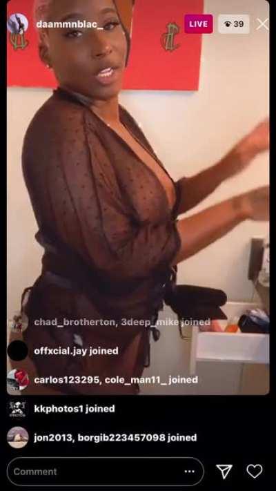 D@ammnblac IG live twerking