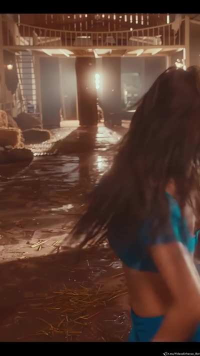 Curvy seductress Isha Malviya saree pallu drop hot dance