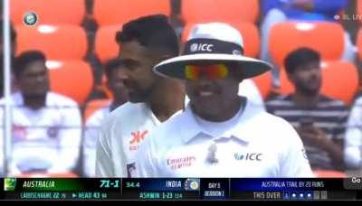 Kohli: Mai hota toh out tha. Nitin Menon : ☝️ Kohli : mai hota toh kabka out ho jaata. Nitin Menon: 👍