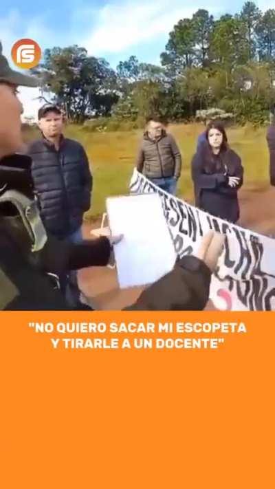 La Gendarmería amenazando en Misiones: 