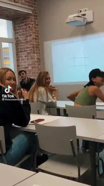 Sana makita ni kuya kris at ni ate krissy😂😂😂