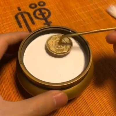 A little cup filled with sand that you can smooth out with a flattening tool.