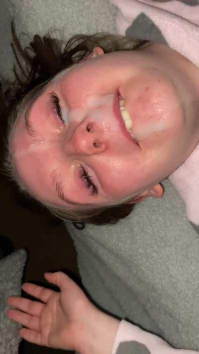 I let my room mate cum all over my face! I hope you enjoy !