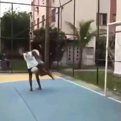 Caraalho Mateuzin faz o gol