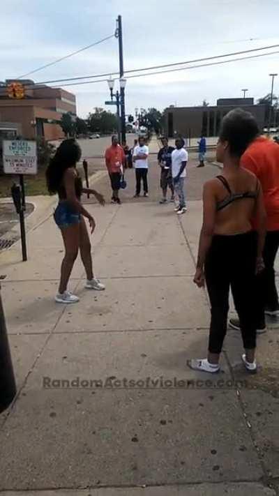 BRUTAL GIRL FIGHT ENDS WITH A KNOCKOUT SLAM