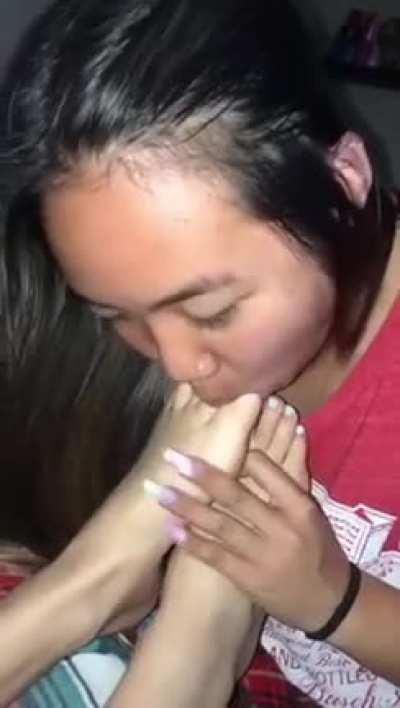 Asian sucks her friend's toes really hot 🔥