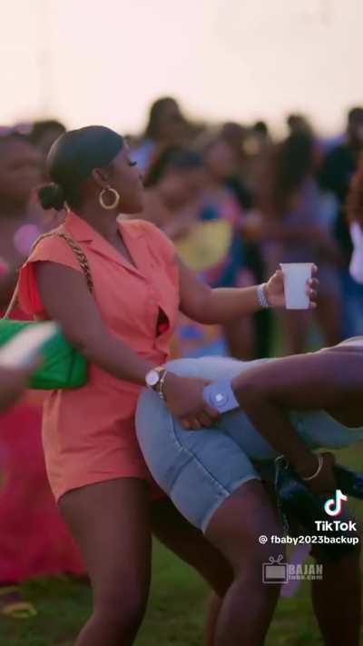 She humps her friends big booty from behind