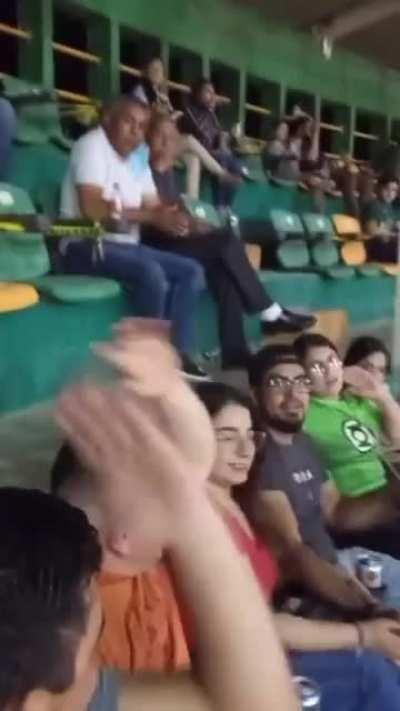 echese un grito compadre