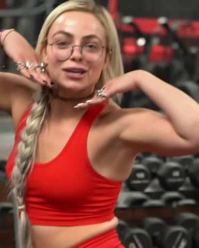 Liv Showing Off Her Butt 🍑