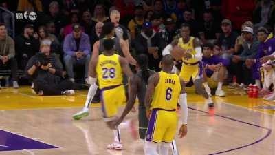 [Highlight] Anthony Edwards with a huge block on Rui at the 1st qtr buzzer leads to a little altercation between the two