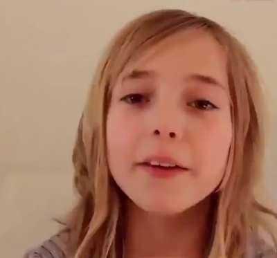 A video created by a father with the photos he took regularly until his daughter was 20 years old.