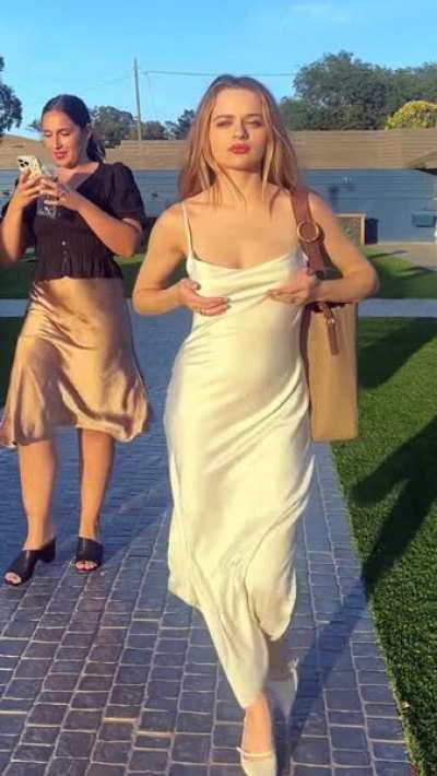 Joey King - Bouncing