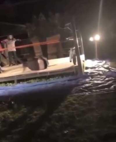 Por eso, mujicanos, hay que dejar la lucha libre a los profesionales