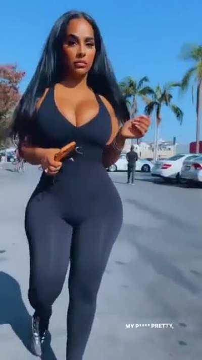 Lovely View 🎂🍑