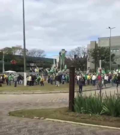 Macho até debaixo de outro macho