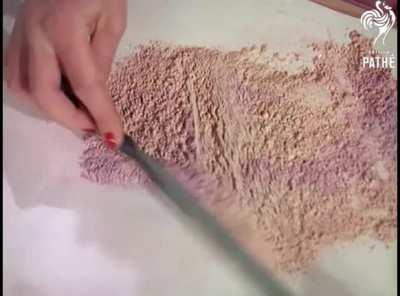 Customized powder make-up service at Charles of the Ritz in London (1958). Brought to you in stunning color, from British Pathé.