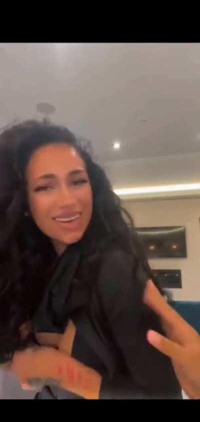 Bhad Bhabie's Instagram live nip slip