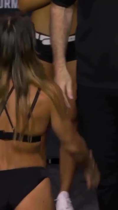 Mackenzie D. Vs Lupita G.