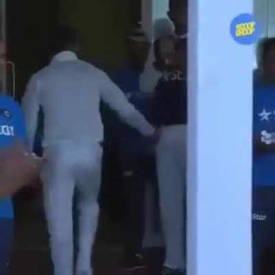 Virat Kohli caught ball tampering. GONE WRONG.