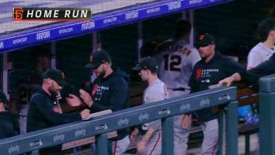 [Highlight] Captain Brandon Belt gives the Giants the lead with his 2nd homer of the night