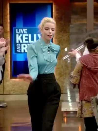 Anya Taylor Joy does not like bras